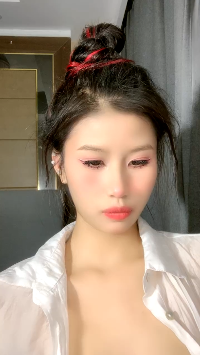 烈焰大红唇极品网红美女！1V 647MB