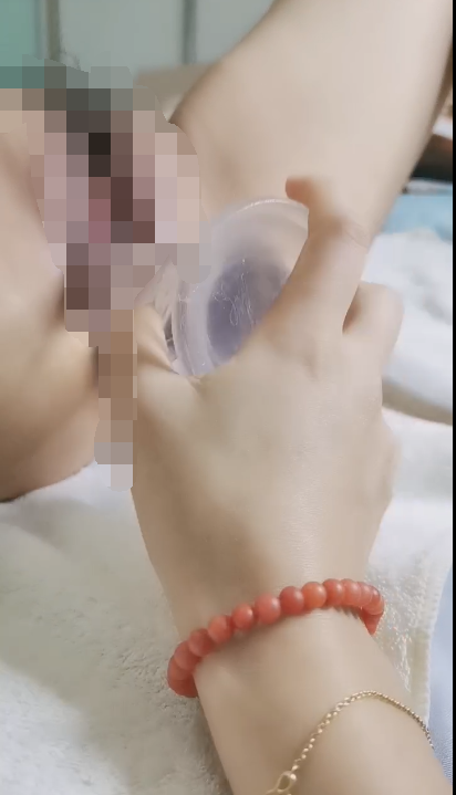 气质美女姐妹花，浴室洗澡湿身！1V 938MB