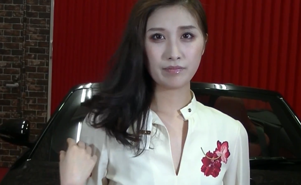 车模美女奶油诱惑