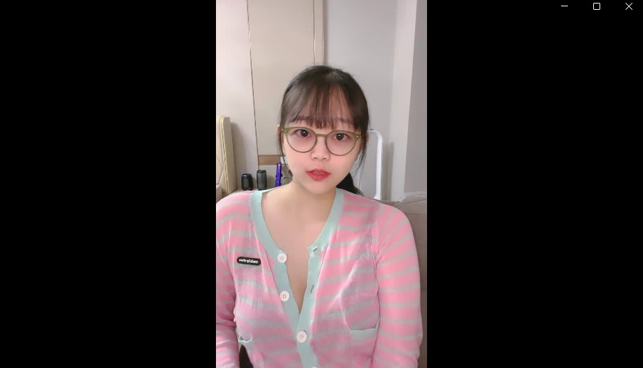 无敌大肥臀美少女清纯眼镜妹桃子！翘起屁股抖臀，掰开小骚穴特写，水声哗哗好痒【1V968M】