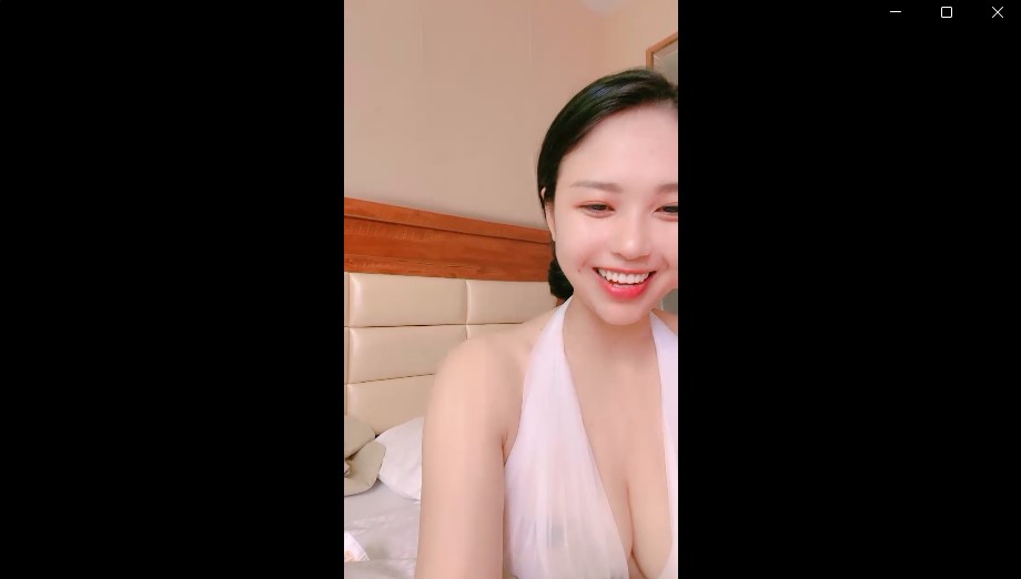 气质超棒酒窝美女！性感白色短裙！笑起来甜美，坐马桶上尿尿，多毛骚穴，掰开手指扣弄【1V 240MB】