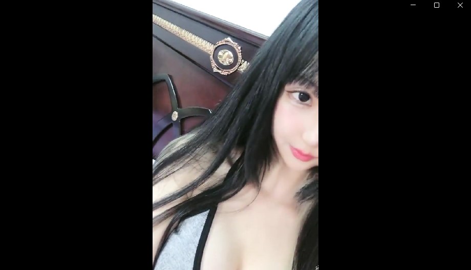 18岁天然巨乳美萝莉，配上这样的萝莉脸，自慰天秀【1V 980M】