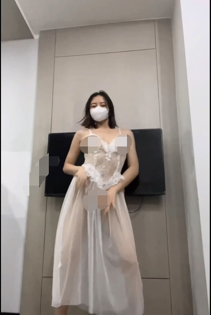 【自打包】推特裸舞长腿女神-西西-裸舞小合集 5(8V,800M)