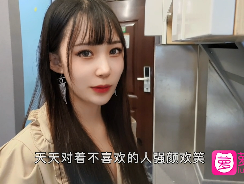 【自打包】人气颜值女神-糖糖-月薪3000的女服务员陪睡服务(1V,552M)