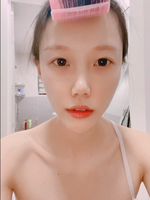 【自打包】首次露脸-福利姬-桃谷谷-白色睡衣（1V,75M）