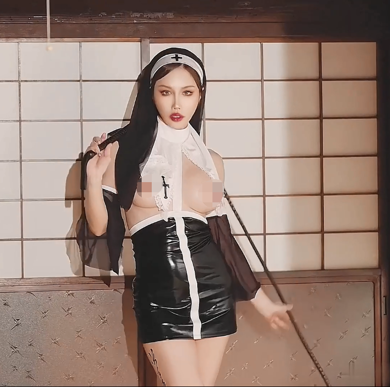 【自打包】人气网红女神-辛尤里-修女口爆啪啪（1V,387M）