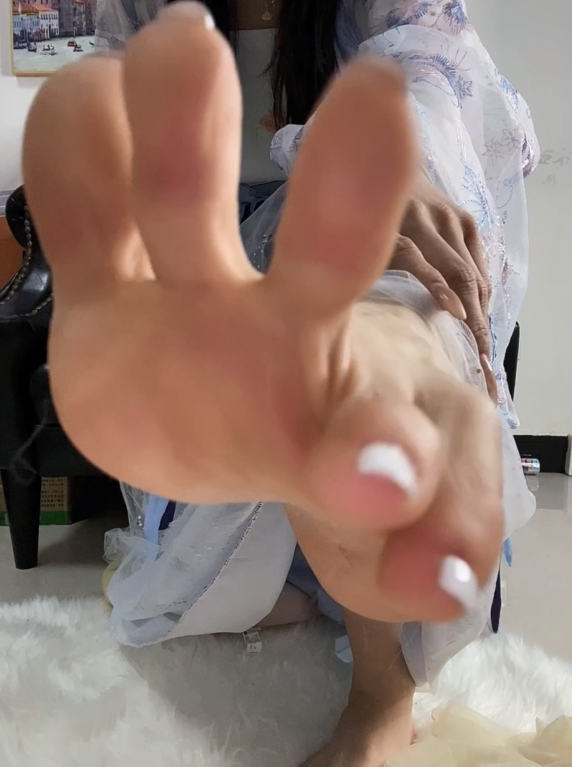 【自打包】足控精品-易直播软软-美足诱惑私信福利小合集 2(5V,2.25G)