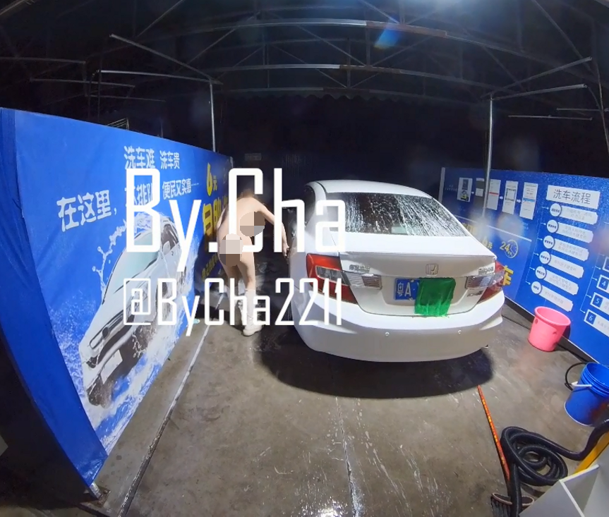 【自打包】推特超级调教露出大神-查小理-母狗吴晗 2，全裸洗车（1V,1.1G）