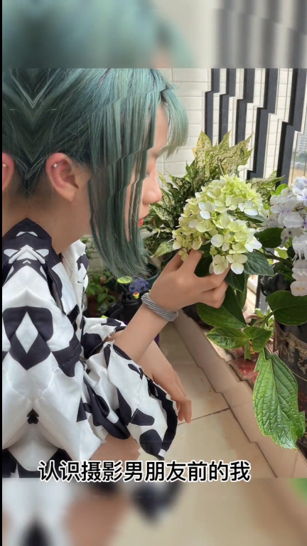【自打包】窈窕美少女-小桃酱-从清纯到荡妇的过程（24V,1.11G）