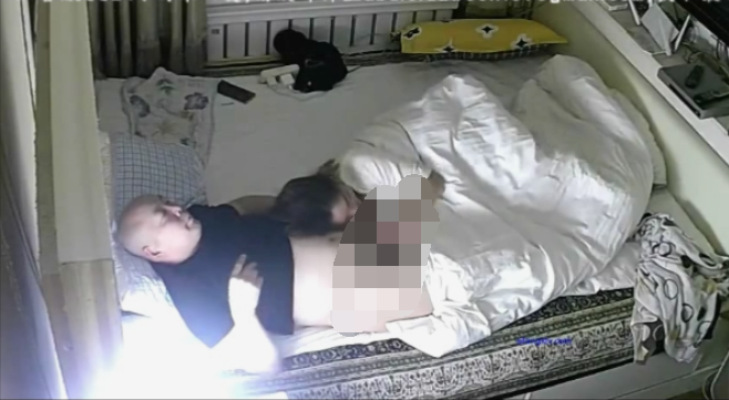 NO.259 【家庭摄像头】真实光头父亲和回娘家的女儿乱伦+和老婆操