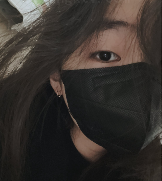 超重口反差小姑娘——阴唇穿环~果汁等各种道具花式自慰喷水白浆【 69P_129V_2.86G】