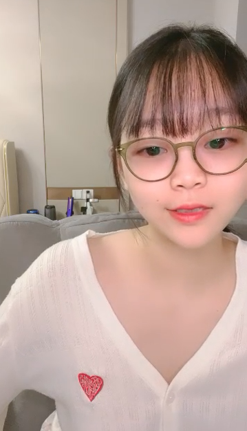 校花女神~极品美臀~【小笨蛋 11.04.05】    2.4G