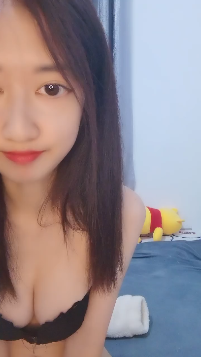 甜美少女，苗条身材美乳！1V 1.3G