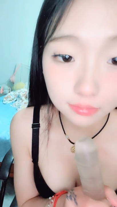 贫乳妹子椅子上黑丝道具自慰秀！1V 600MB