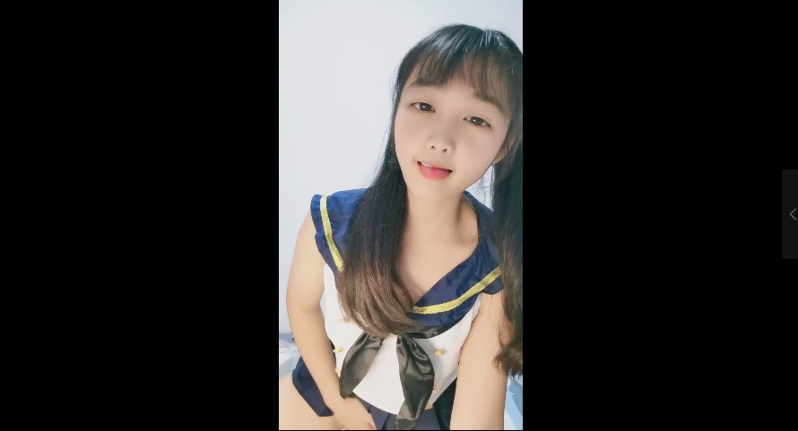 大半夜，制服清纯气息的美少妇生了孩子更显得年轻可爱，道具自慰，鲍鱼也不黑【1V727M】