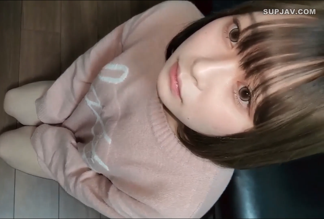 FC2-2449641 色白清楚で奇跡的に可愛いあの子にたっぷり顔射 (2.3G)