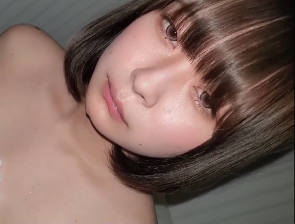 FC2-2449641 色白清楚で奇跡的に可愛いあの子にたっぷり顔射 (2.3G)