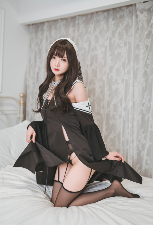 51酱 - 修女  【33P320M】