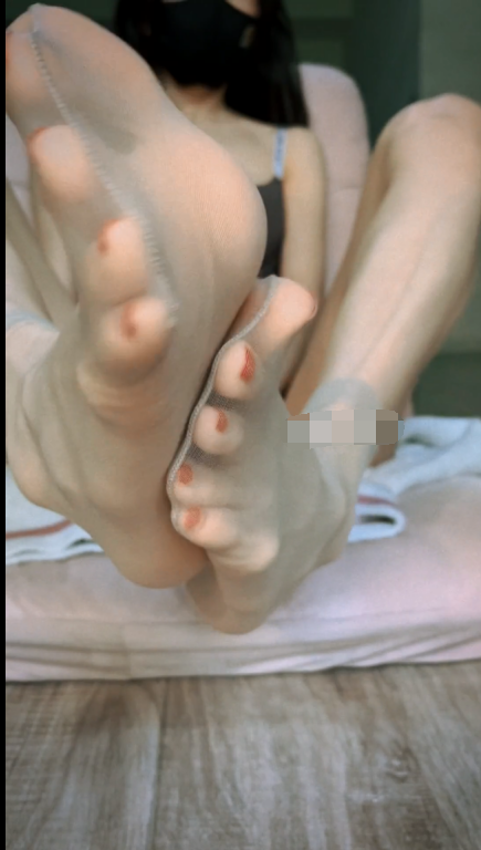 足控精品-推特美足依依-黑色内衣（1V,414M）