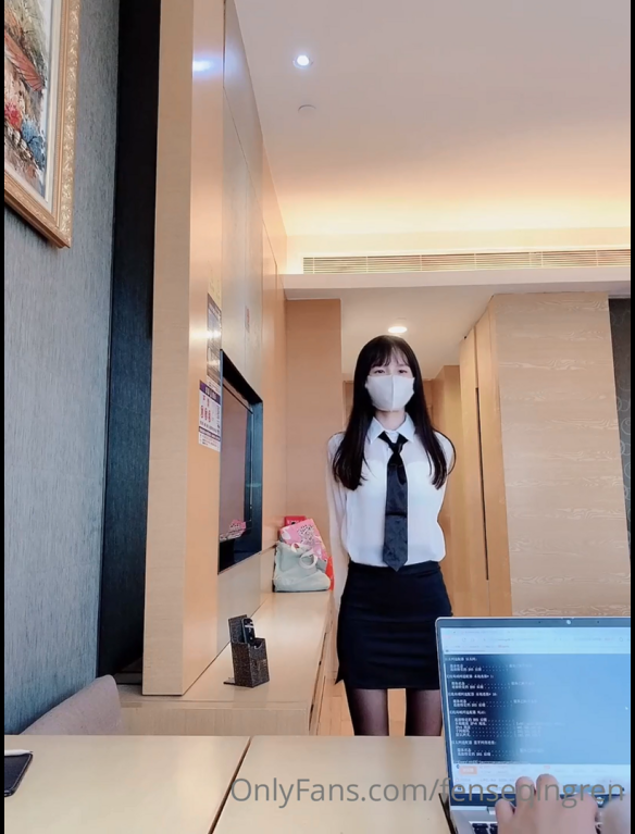 【自打包】极品身材萝莉-粉色情人-onlyfans-ol 2(1V,380M)