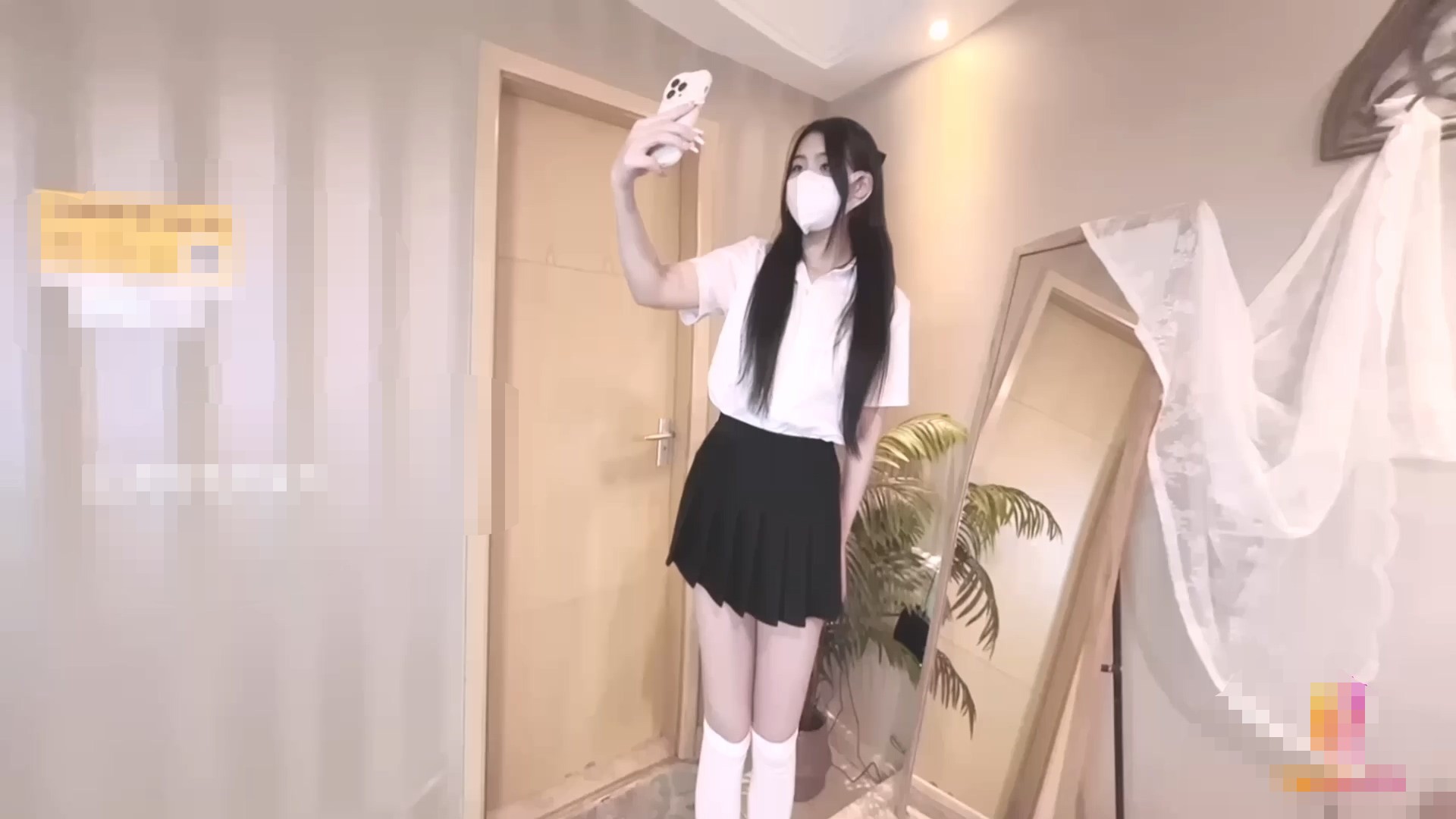 91兔兔-超短裙白丝双马尾少女 无敌青春娇嫩胴体 926M
