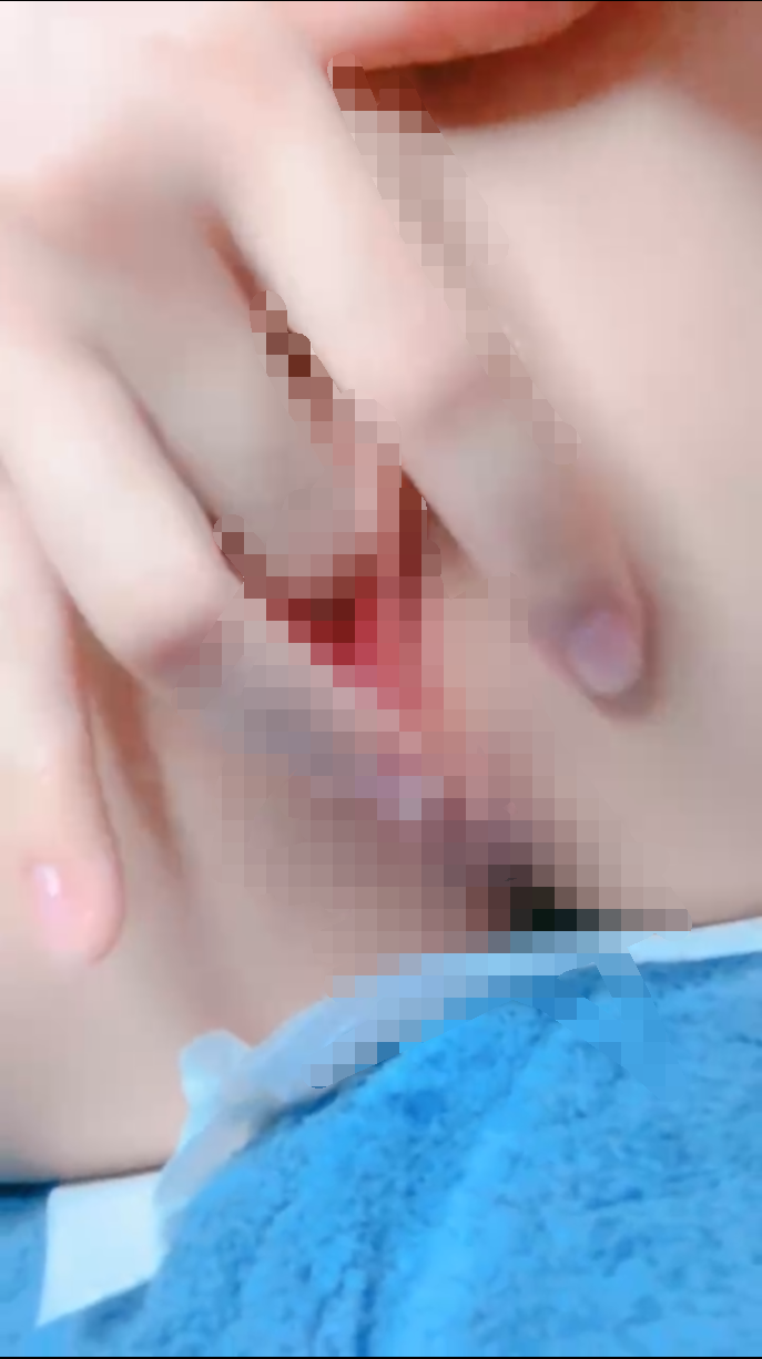 只漏穴不露脸，粉嫩美逼小妹，水嫩多汁! 1V 278MB
