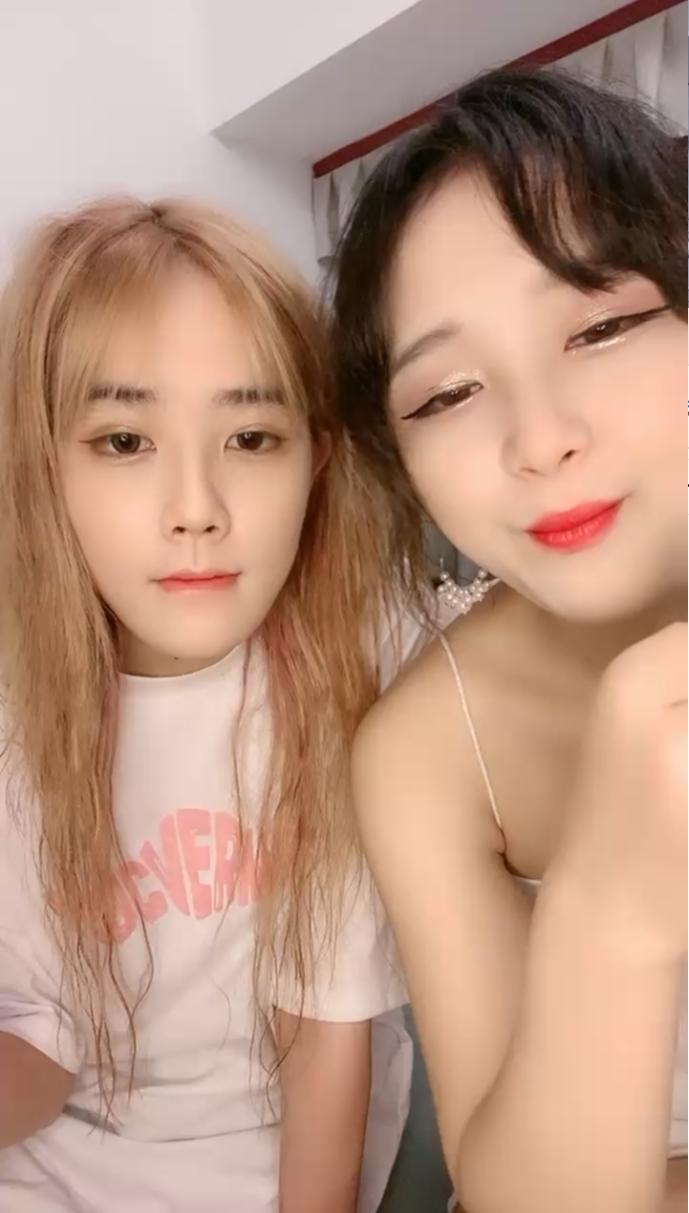 两个00后极品美少女，掰开粉穴跳蛋磨蹭！1V 277MB