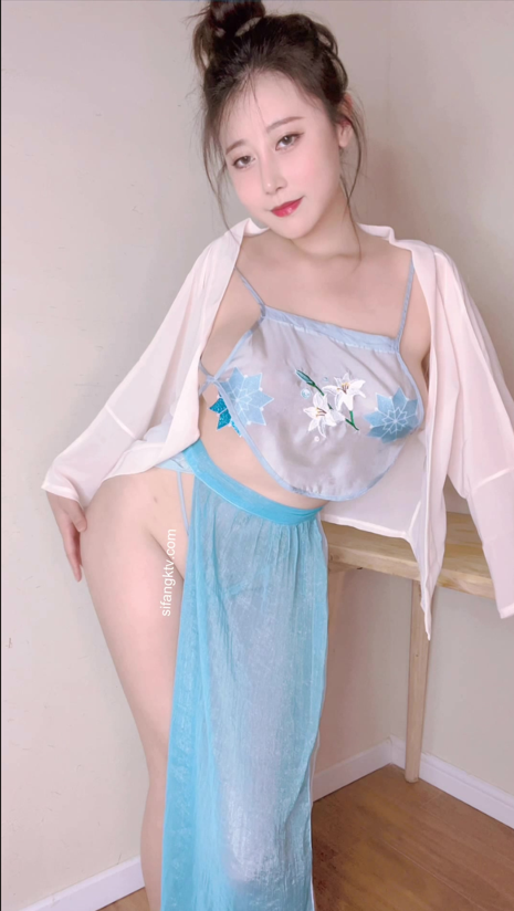顶级身材【奈汐酱Nice】私拍《古风老板娘》88P+3V 700MB