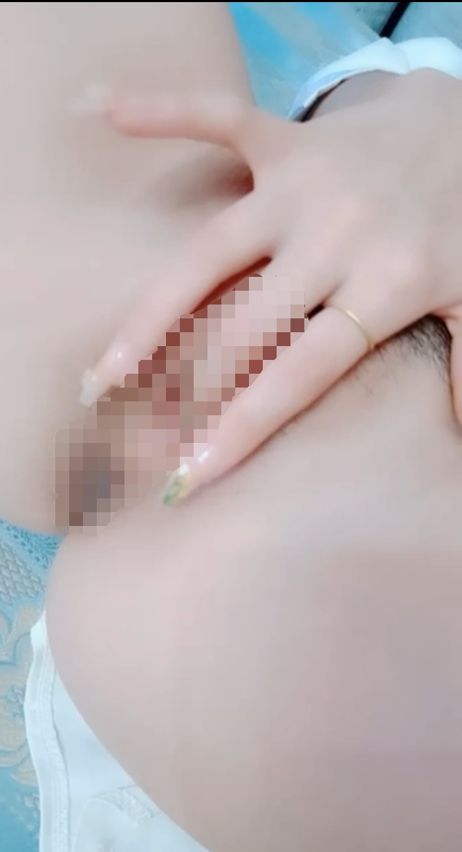 清纯奶大人美逼嫩，极致诱惑风骚淫荡各种撩骚！1V 550MB