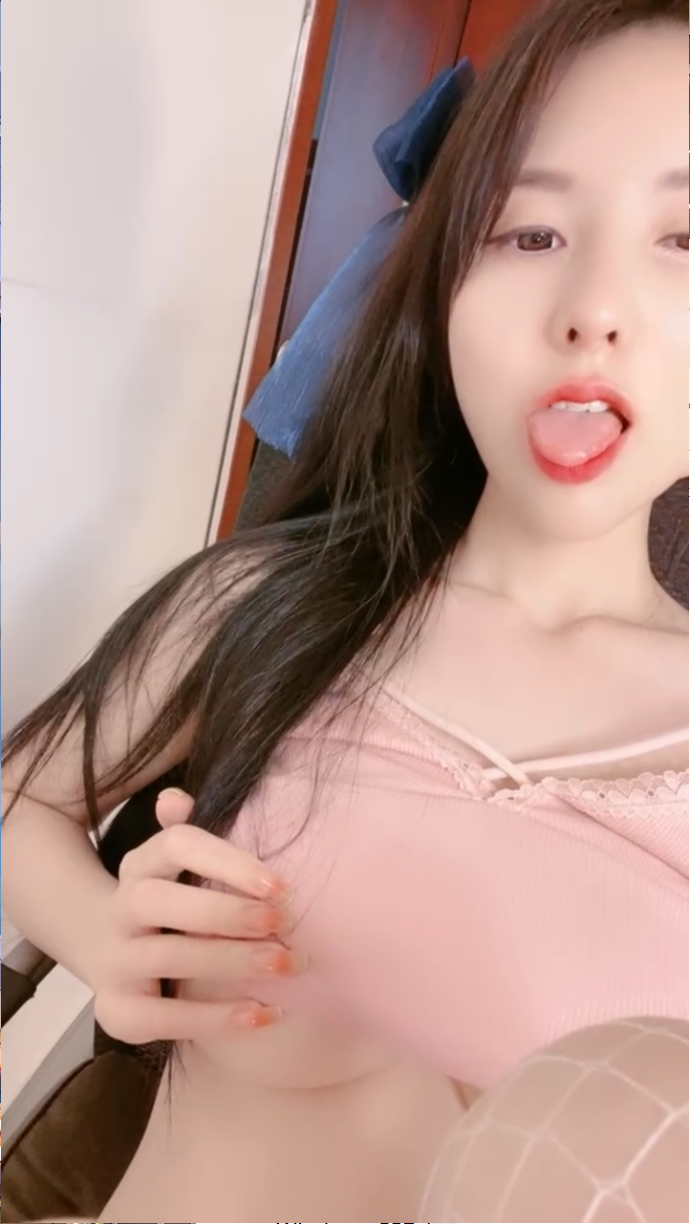 极品尤物来袭，持续诱惑，蜜桃臀极品无毛粉穴！1V 2G