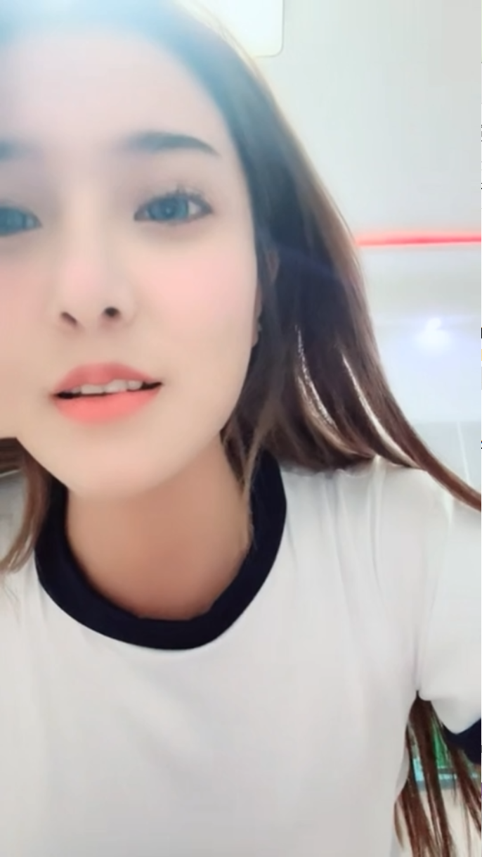颜值女神初次下海，肤白貌美大长腿激情大秀！1V 1G