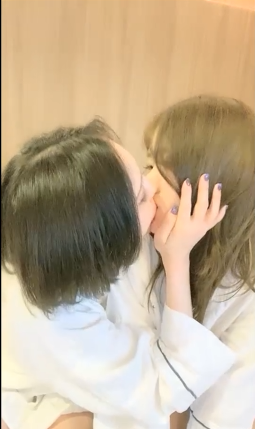 外国拉拉情侶下海，女女胡搞，磨豆腐！1V  1.2G