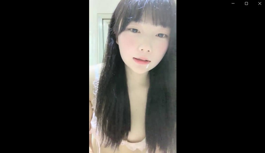 美少女【幼齿】收费房，假屌插穴难得特写视角，换上情趣装，尺度放开超诱惑【1V/1G】