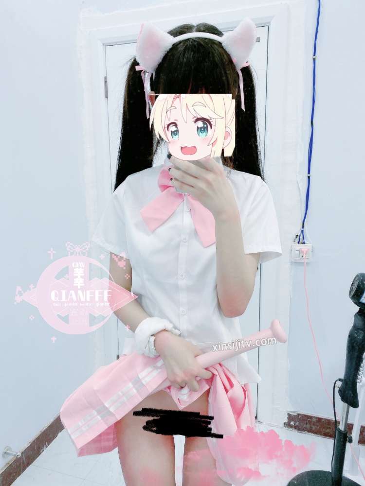 炸了！犹如芭比娃娃一样推特极品粉奶粉屄白虎嫩妹【芊芊】福利私拍~猫耳粉JK+盒中女仆娘+天使芭蕾裙