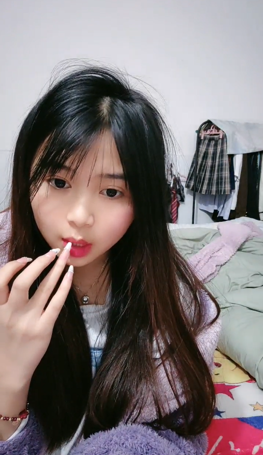 素颜女神【不吃土豆】12.19，12.20录播 【4V5.6G】