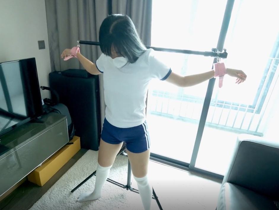 Asian guy-捆绑体操服女友