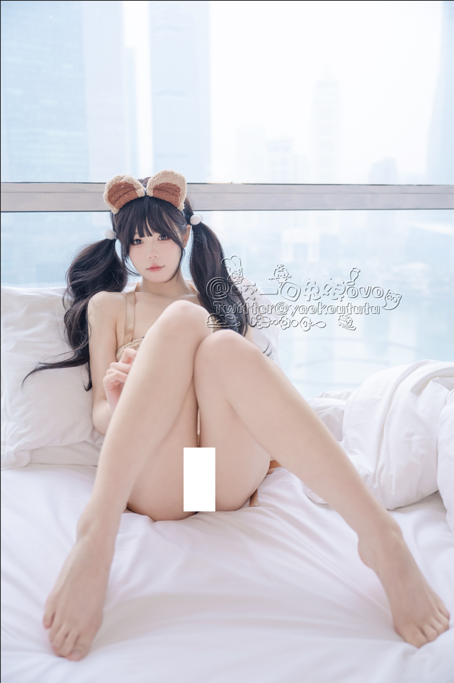 B站UP主[咬一口兔娘]尺度写真-小熊睡衣