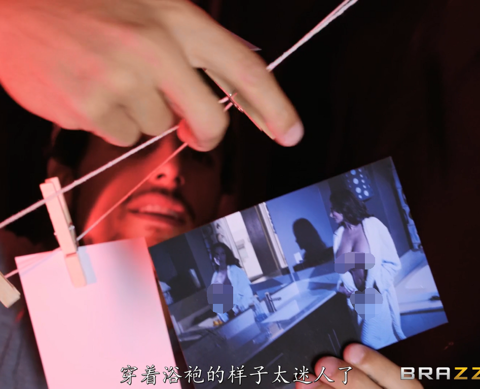 欧美AV-著名熟女优ava addams-偷拍继母,中文字幕(1V,1.46G)