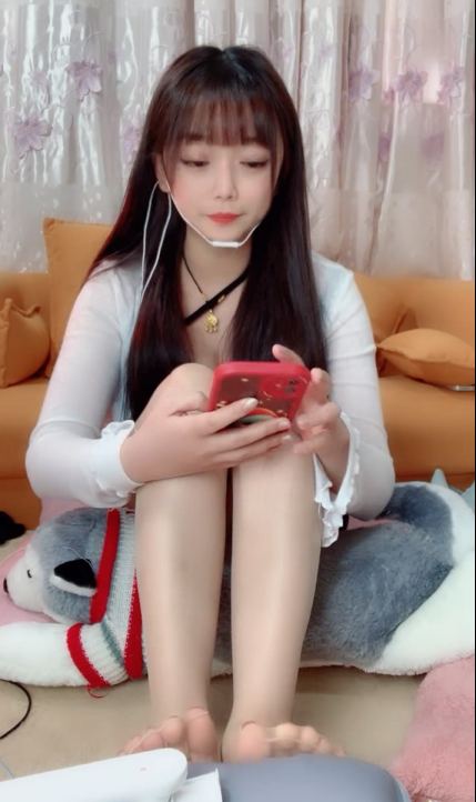源码自录-足控-易直播 小简儿 2(1V,700M)