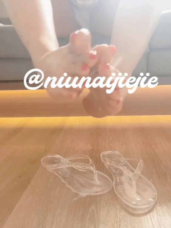 足控精品-推特御姐美足-牛奶姐姐-足交小合集(8V,2.04G)