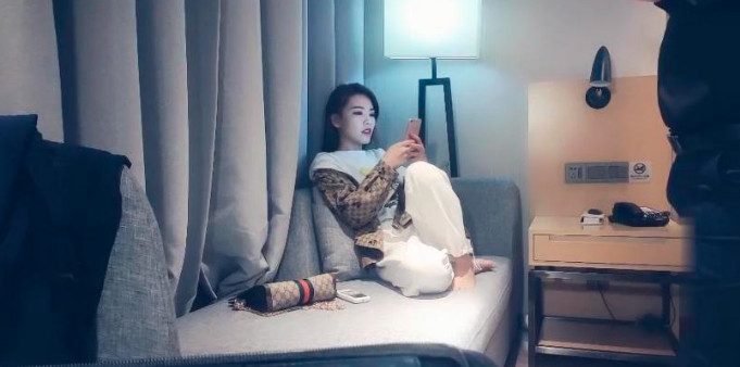 王总探花最新三部合集-找了3个女的一男三女淫乱大战等 1.3G