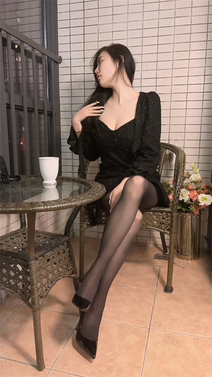 秀人-杨晨晨《羞涩处女求插入》【1V1.14G】