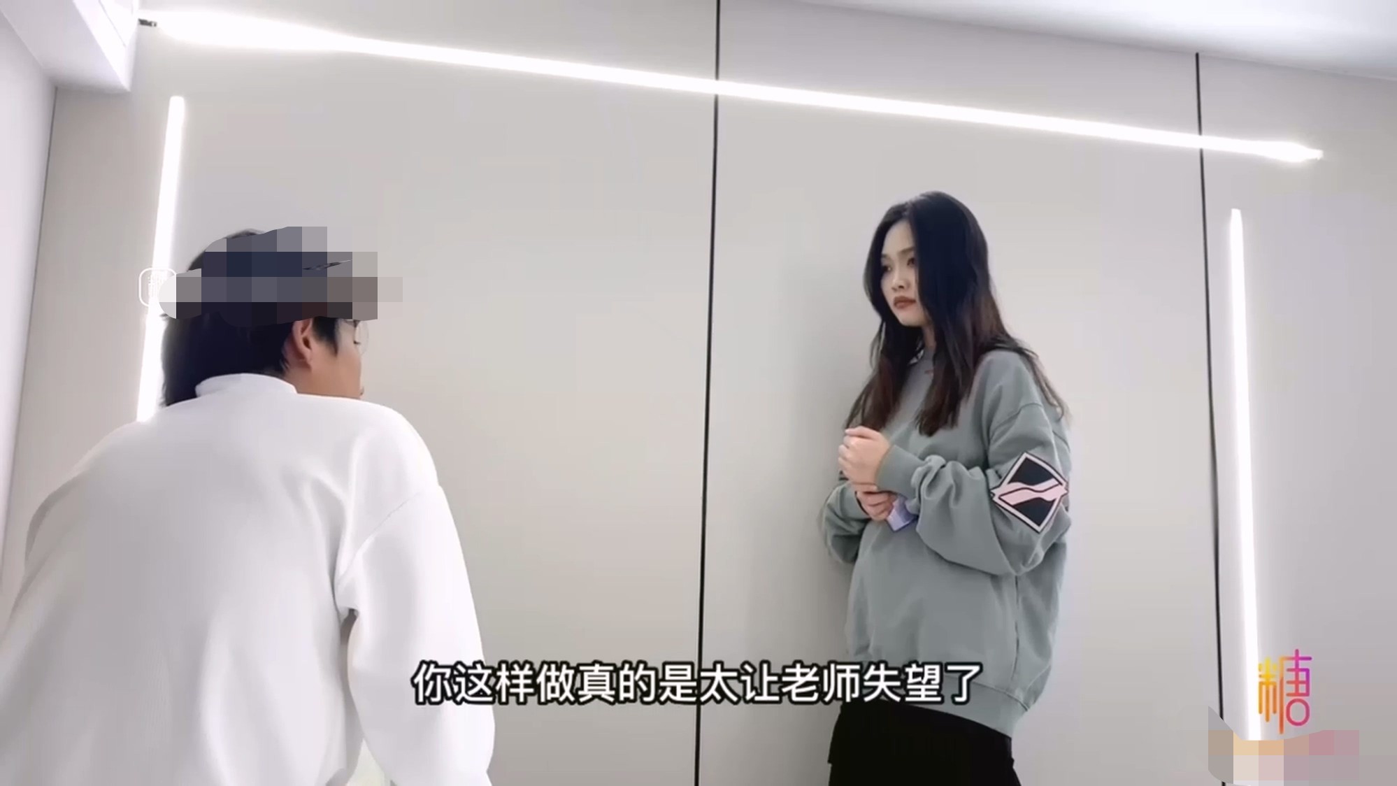 安娜（安琪）-校园公交车调戏强上男老师-鲜嫩白虎淫器吞没阴茎 401M