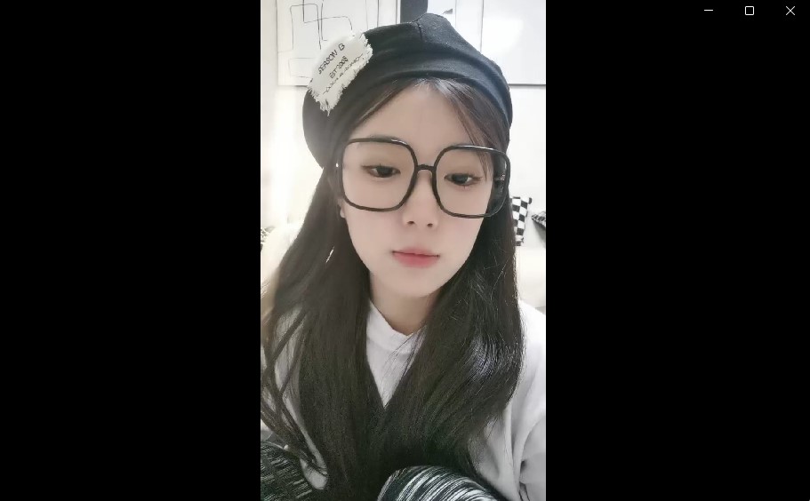 颜值无敌清纯眼镜妹！初下海收费房！圆润蜜桃美臀，大奶子揉捏【1V 735M】