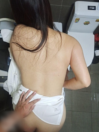 嫂子是个反差婊-把骚货嫂子拉进卫生间插到腿软 【1V/598M】