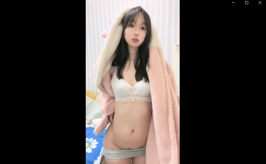 年轻嫩妹子小月宝 模特娇小身材，跳蛋自慰【1V 220M】