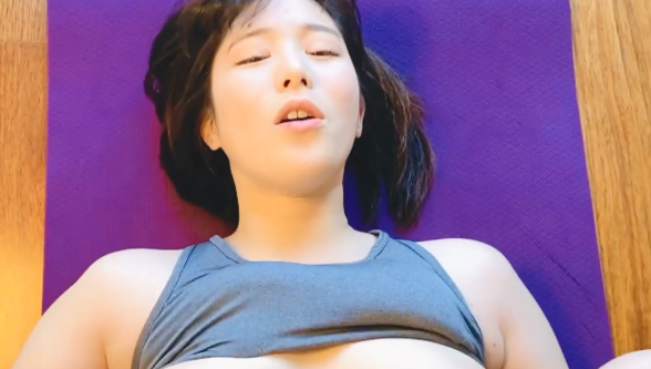 OnlyFans网红反差婊留学生美眉香蕉妹与洋男友各种啪 [19+5g]