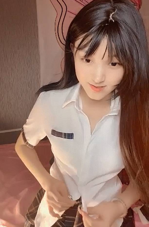 清纯漂亮学妹【你的04年小情人】上位骑乘性爱啪啪