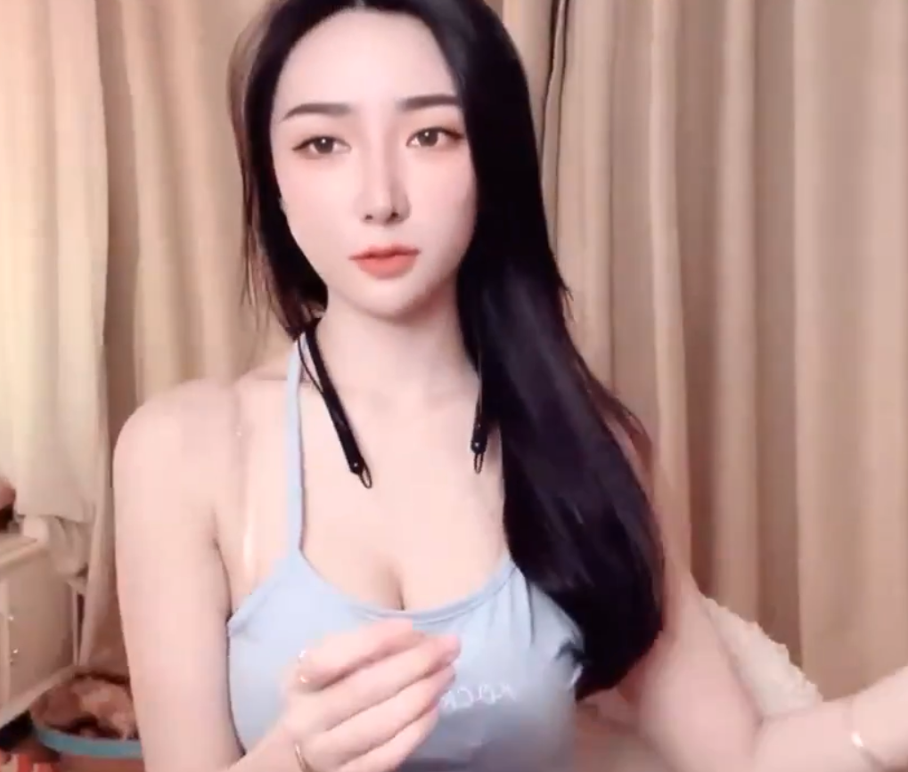 strapchat国人美女主播 angela88 2月10日直播 10V 3.1G