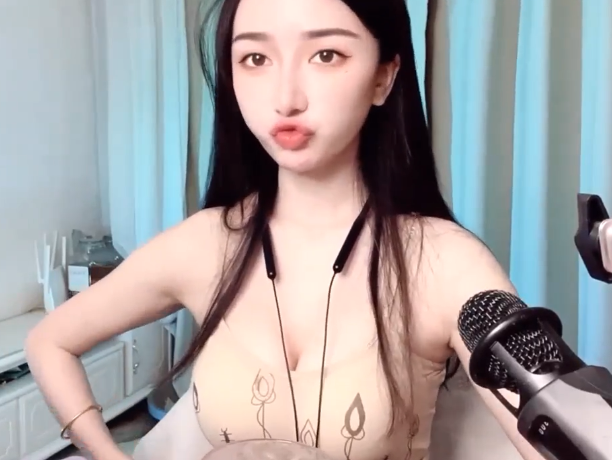 strapchat国人美女主播 angela88 2月12日直播 7V 3.37G